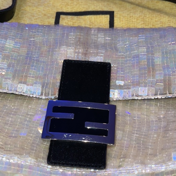 SOLD🎈Vintage FENDI baguette shoulder bag RARE FIND SHE BEAUTIFUL !!! Comes dust - Picture 8 of 13